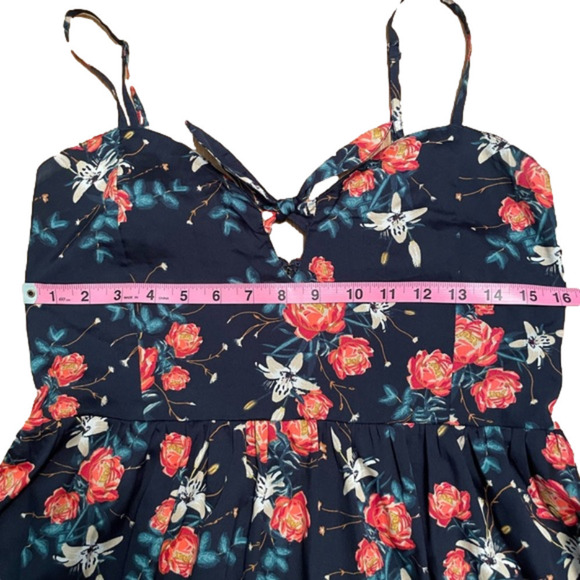 Adorable Roxy Floral Mini Dress Size XL - Picture 3 of 6